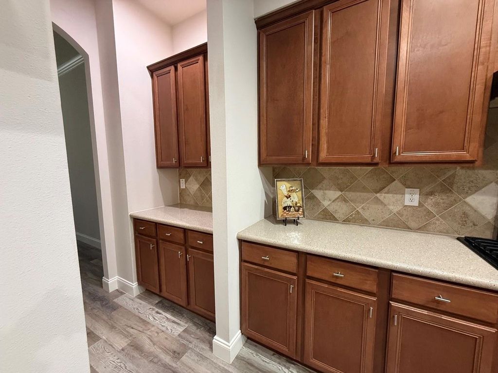 Image 13 of property listing at 2015 Rustic Oak Lane N, Richmond, TX 77469