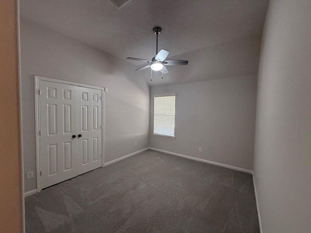 Image 16 of property listing at 2015 Rustic Oak Lane N, Richmond, TX 77469