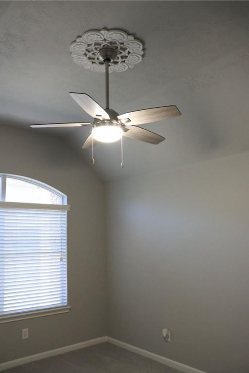 Image 20 of property listing at 2015 Rustic Oak Lane N, Richmond, TX 77469