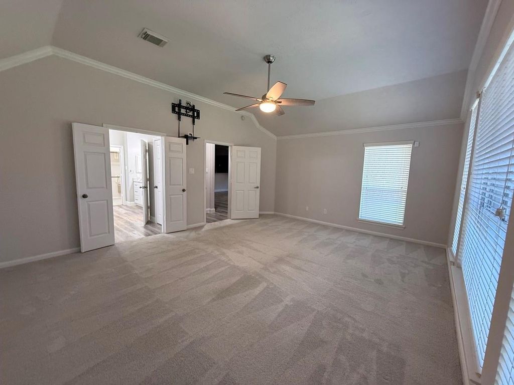 Image 25 of property listing at 2015 Rustic Oak Lane N, Richmond, TX 77469