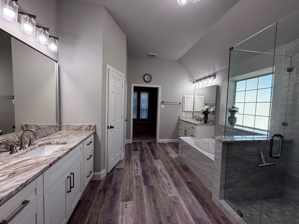 Image 29 of property listing at 2015 Rustic Oak Lane N, Richmond, TX 77469