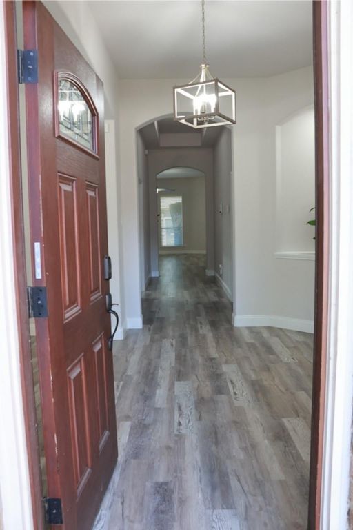 Image 3 of property listing at 2015 Rustic Oak Lane N, Richmond, TX 77469