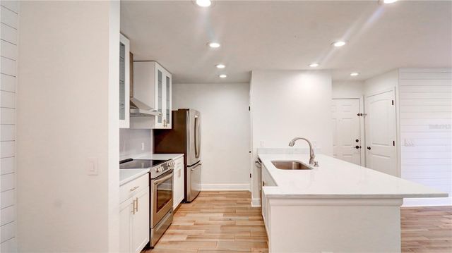 9481 HIGHLAND OAK DRIVE 1001, Tampa, FL 33647