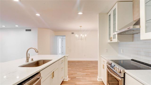9481 HIGHLAND OAK DRIVE 1001, Tampa, FL 33647