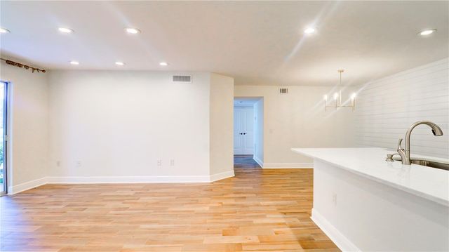 9481 HIGHLAND OAK DRIVE 1001, Tampa, FL 33647