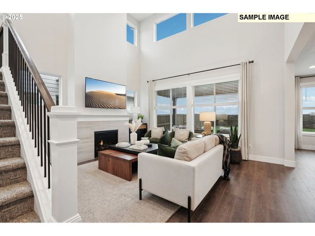 708 Magnolia Ave 44, Woodburn, OR 97071