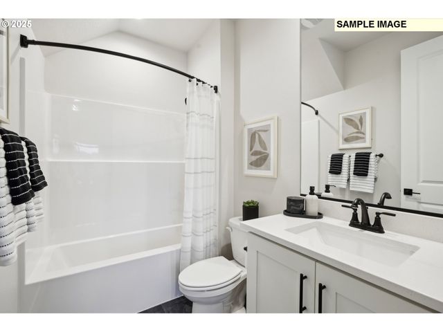 708 Magnolia Ave 44, Woodburn, OR 97071