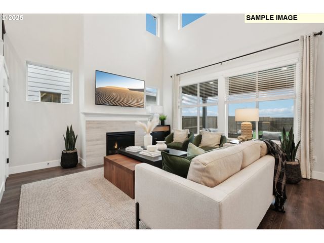 708 Magnolia Ave 44, Woodburn, OR 97071