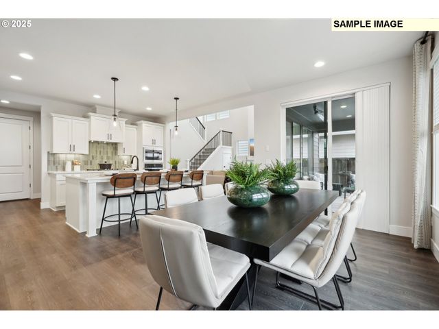 708 Magnolia Ave 44, Woodburn, OR 97071