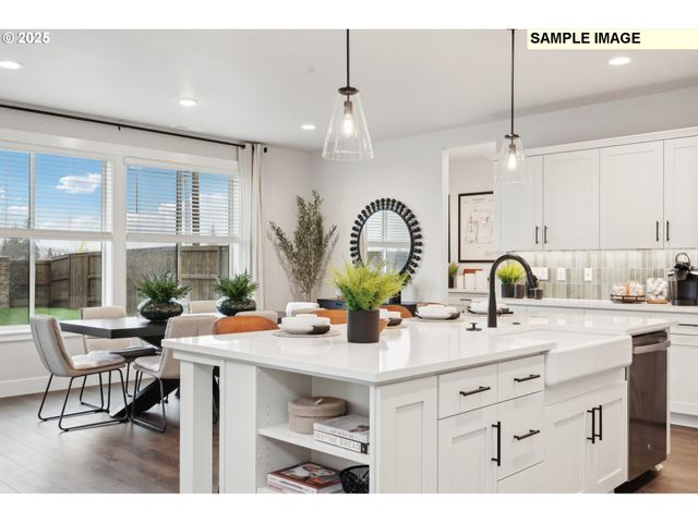 708 Magnolia Ave 44, Woodburn, OR 97071