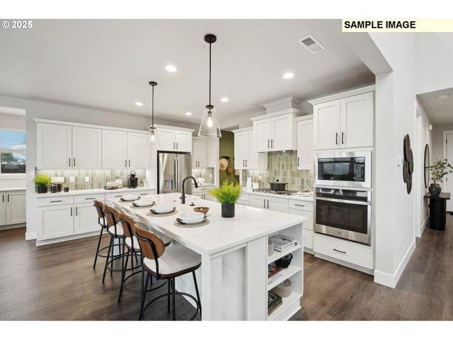 708 Magnolia Ave 44, Woodburn, OR 97071