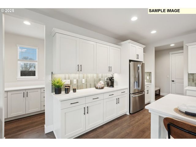 708 Magnolia Ave 44, Woodburn, OR 97071