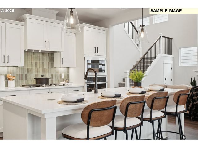 708 Magnolia Ave 44, Woodburn, OR 97071