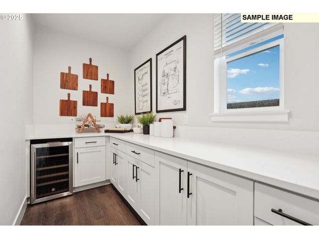 708 Magnolia Ave 44, Woodburn, OR 97071