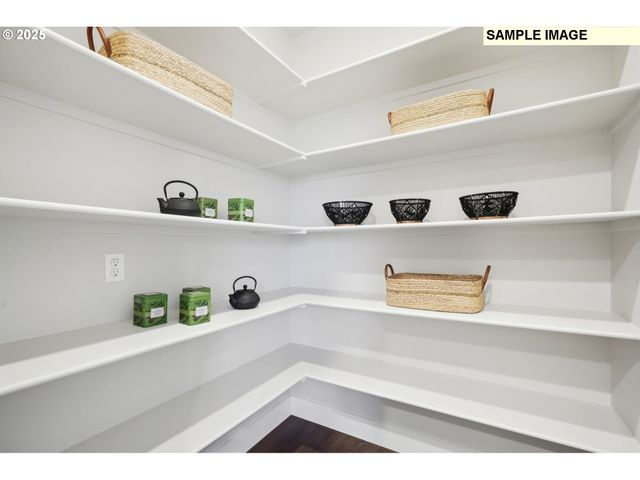 708 Magnolia Ave 44, Woodburn, OR 97071