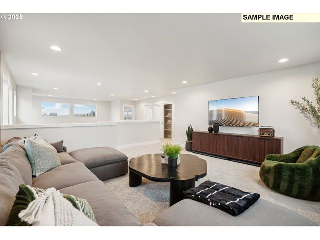 708 Magnolia Ave 44, Woodburn, OR 97071