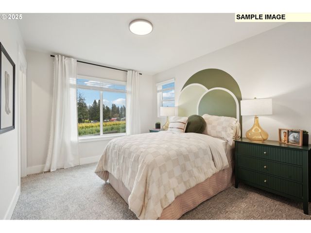 708 Magnolia Ave 44, Woodburn, OR 97071