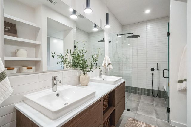700 Denson DR 1101, Austin, TX 78752