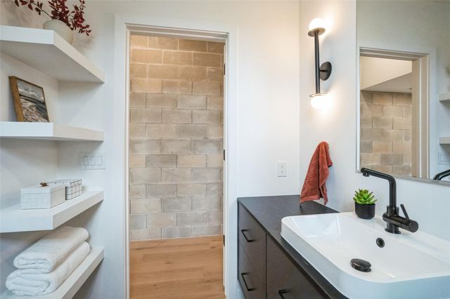 700 Denson DR 1101, Austin, TX 78752