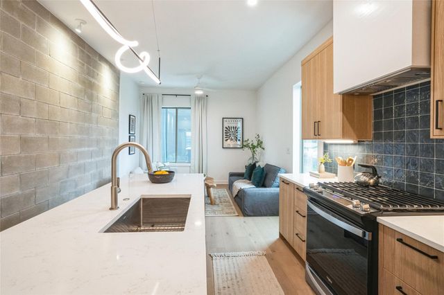 700 Denson DR 1101, Austin, TX 78752