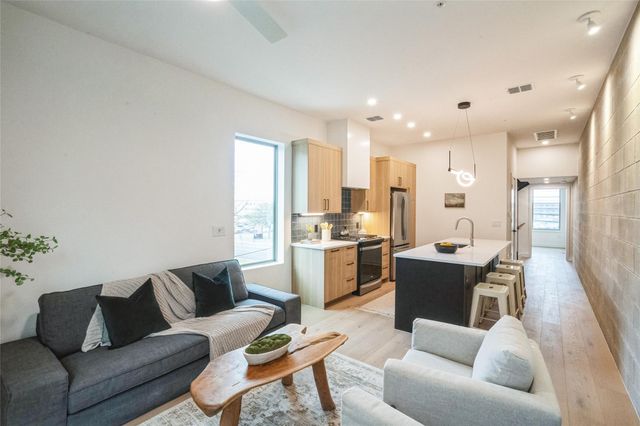 700 Denson DR 1101, Austin, TX 78752