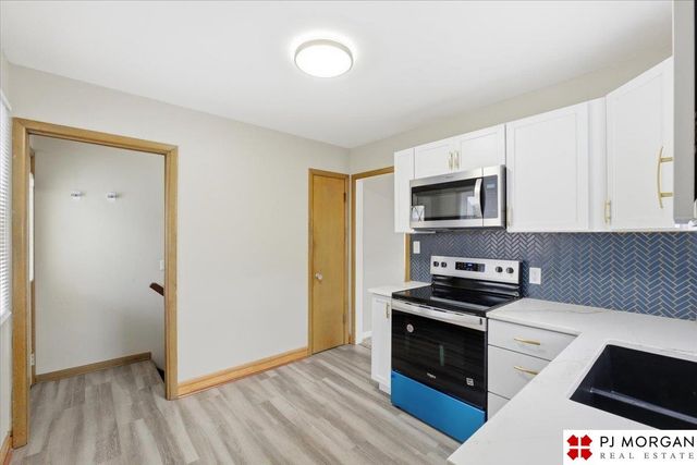 2112 S 49th Street, Omaha, NE 68106