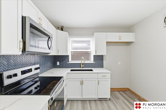 2112 S 49th Street, Omaha, NE 68106