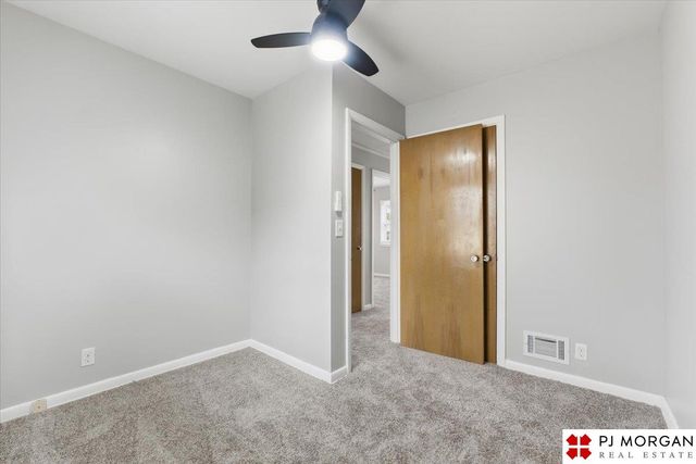 2112 S 49th Street, Omaha, NE 68106