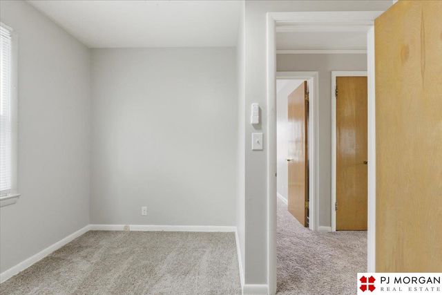 2112 S 49th Street, Omaha, NE 68106