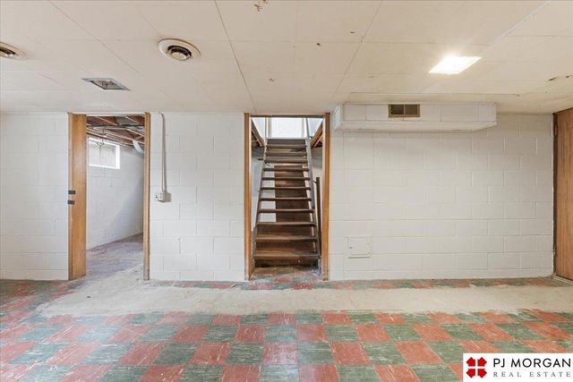 2112 S 49th Street, Omaha, NE 68106