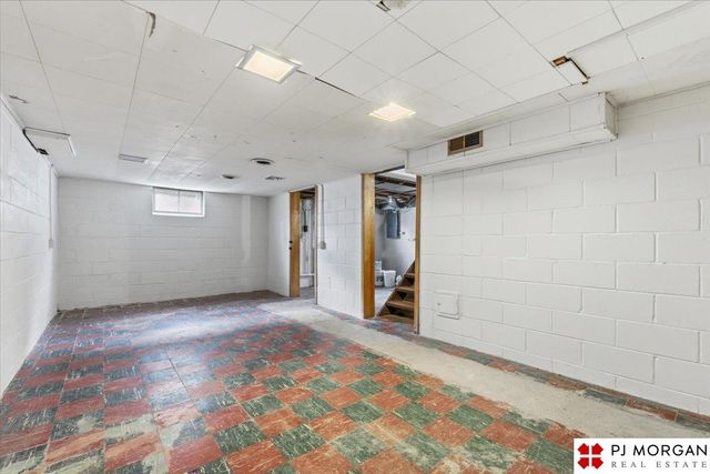 2112 S 49th Street, Omaha, NE 68106