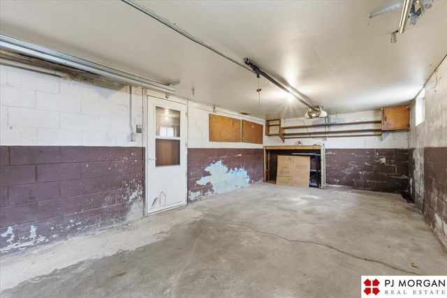 2112 S 49th Street, Omaha, NE 68106