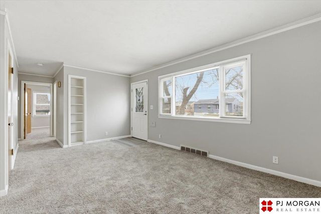 2112 S 49th Street, Omaha, NE 68106