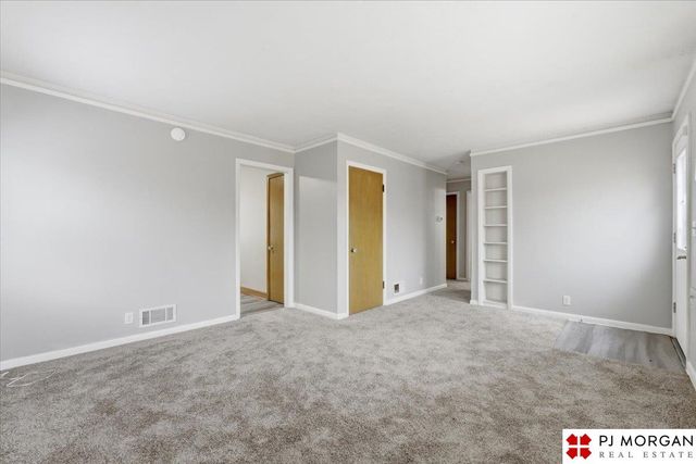 2112 S 49th Street, Omaha, NE 68106