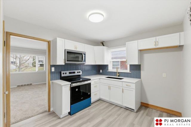 2112 S 49th Street, Omaha, NE 68106