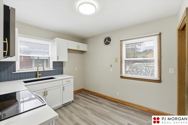 2112 S 49th Street, Omaha, NE 68106