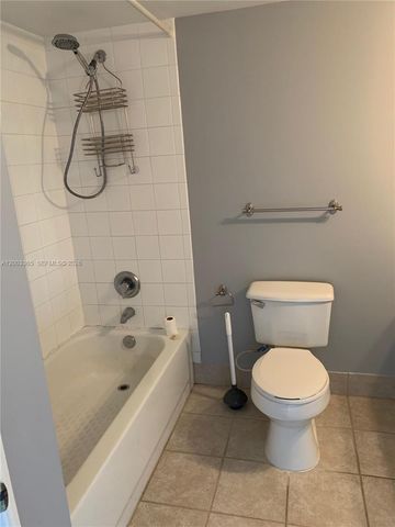 600 N Crestwood Ct N 610, Royal Palm Beach, FL 33411