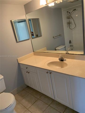 600 N Crestwood Ct N 610, Royal Palm Beach, FL 33411