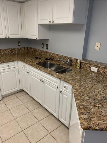 600 N Crestwood Ct N 610, Royal Palm Beach, FL 33411