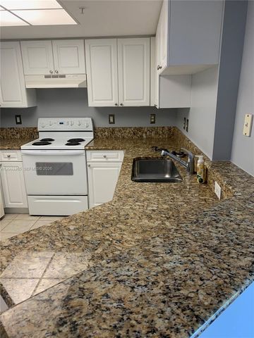 600 N Crestwood Ct N 610, Royal Palm Beach, FL 33411
