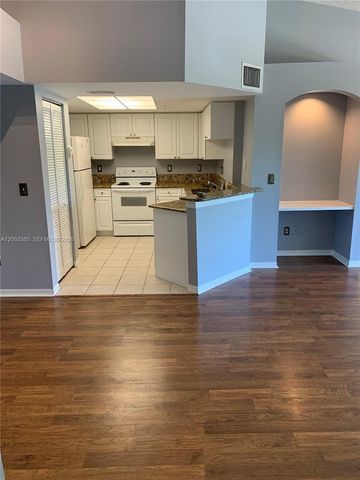 600 N Crestwood Ct N 610, Royal Palm Beach, FL 33411