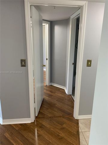 600 N Crestwood Ct N 610, Royal Palm Beach, FL 33411