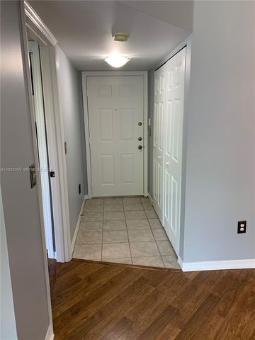 600 N Crestwood Ct N 610, Royal Palm Beach, FL 33411