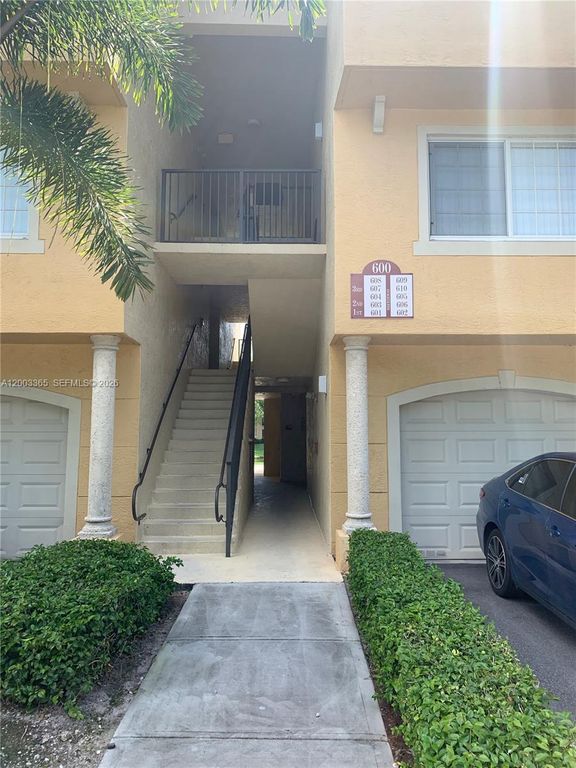 600 N Crestwood Ct N 610, Royal Palm Beach, FL 33411