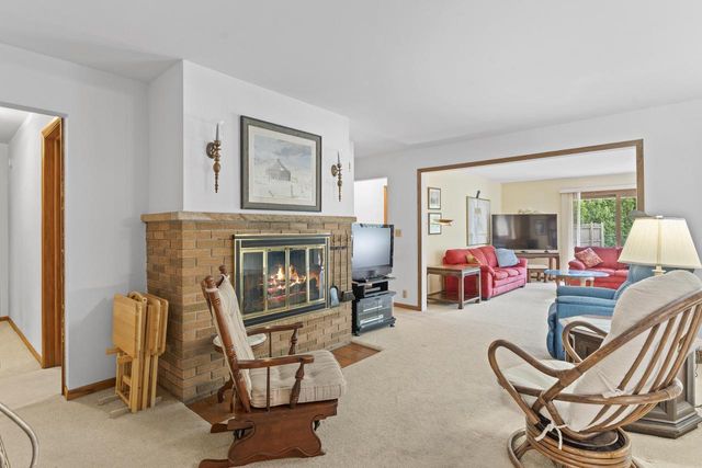 409 Vernon AVENUE, Thiensville, WI 53092