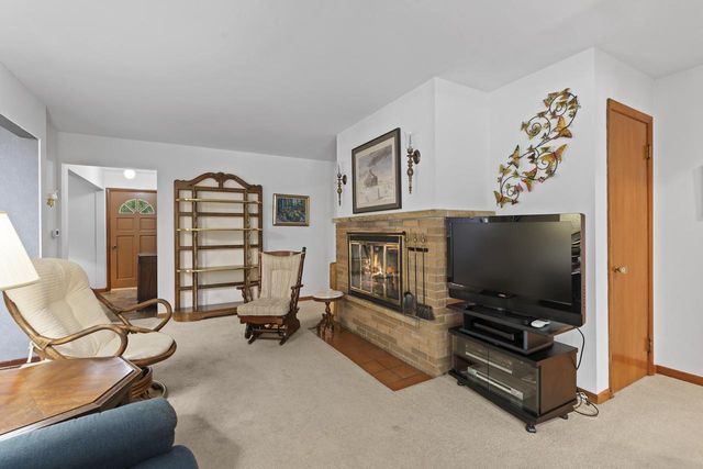 409 Vernon AVENUE, Thiensville, WI 53092
