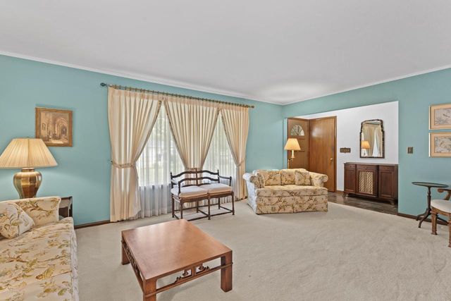 409 Vernon AVENUE, Thiensville, WI 53092