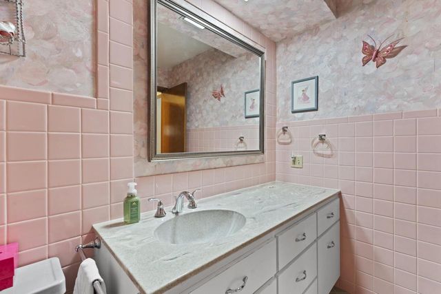 409 Vernon AVENUE, Thiensville, WI 53092