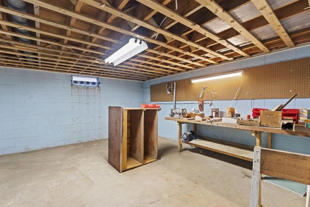 409 Vernon AVENUE, Thiensville, WI 53092