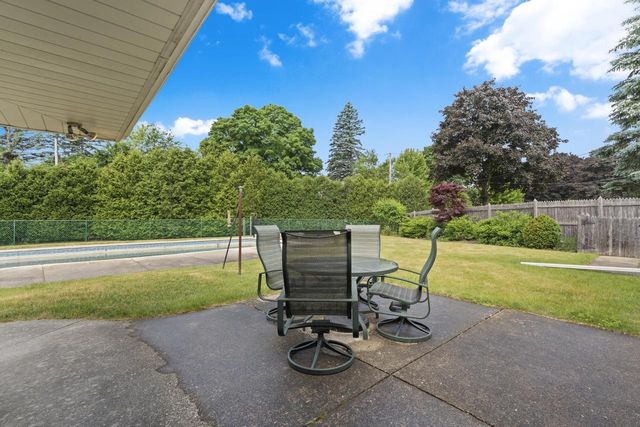 409 Vernon AVENUE, Thiensville, WI 53092